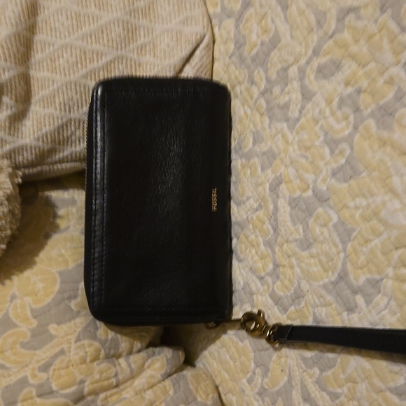 2 for 25 sale Beautiful black leather Fossil wallet or wristlet - Picture 1 of 7